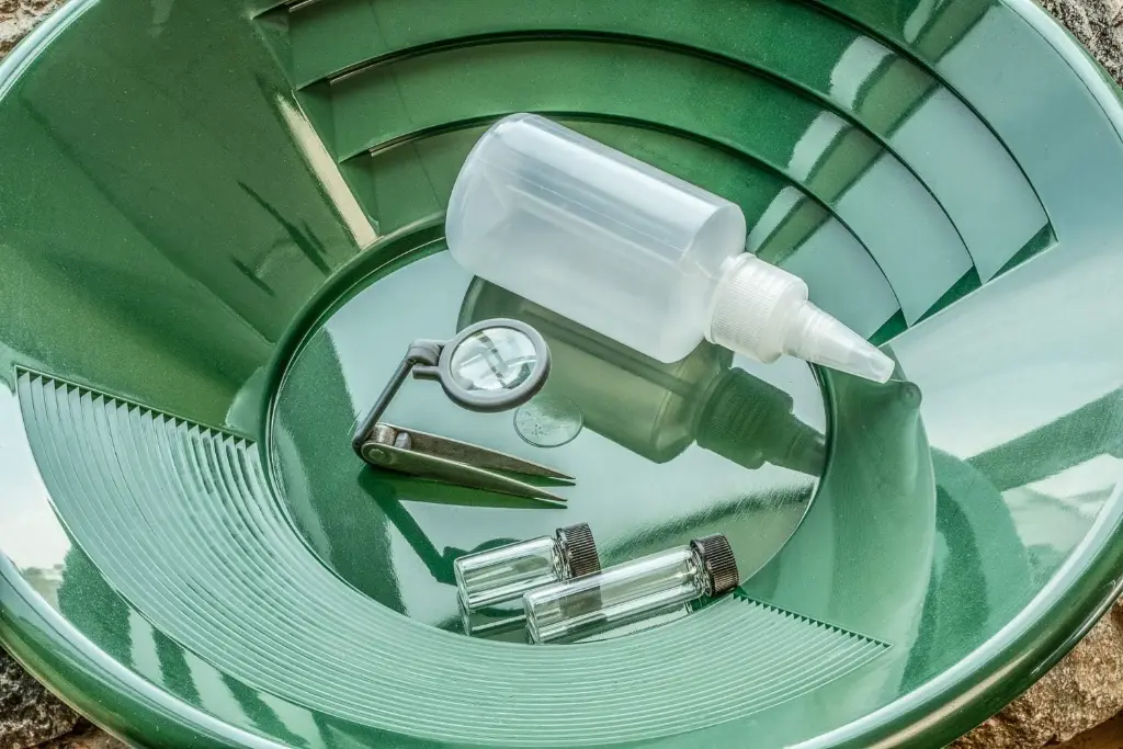 28243 7-pc-Gold-Panning-Sieve-Kit-16.webp