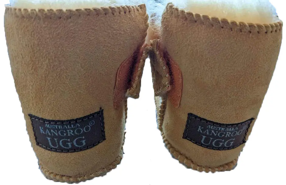 0765 baby-ugg_sheepskin-baby-booties-chestnut (2).webp