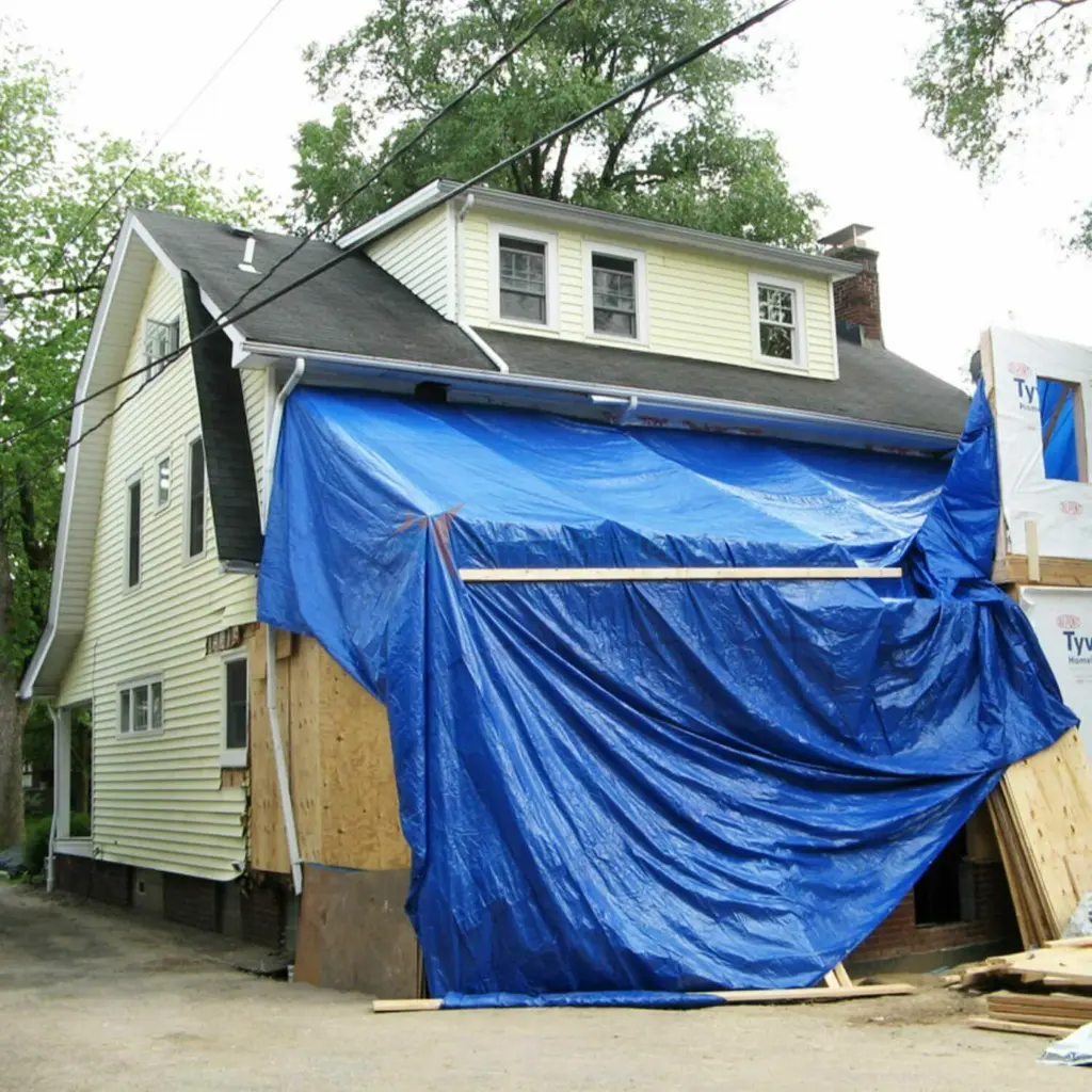 800046 blue-poly-tarp-tarpaulin-4x6 -8.webp