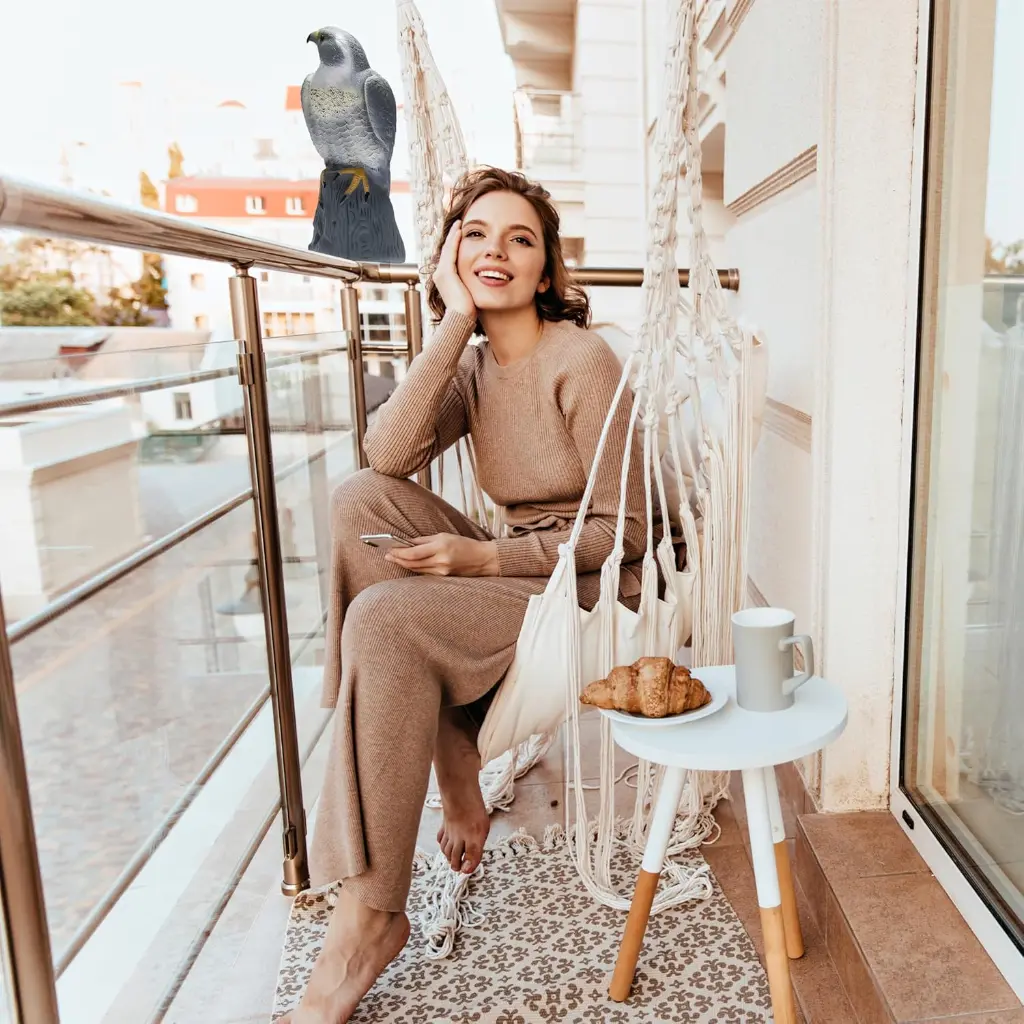 91449 Falcon-Scare-Bird-decoy-3.webp