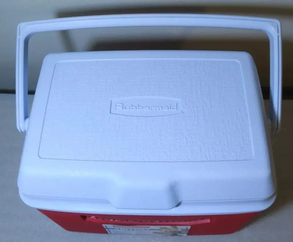 34702 Rubbermaid-ice-chest-cooler-10-quart-red (12).webp