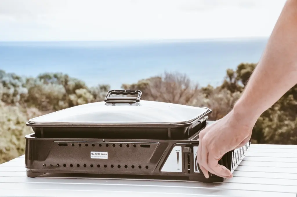 29655 Cook'n'Grill-Portable-Butane-Gas-Stove-with-Deep-Pan-1.webp