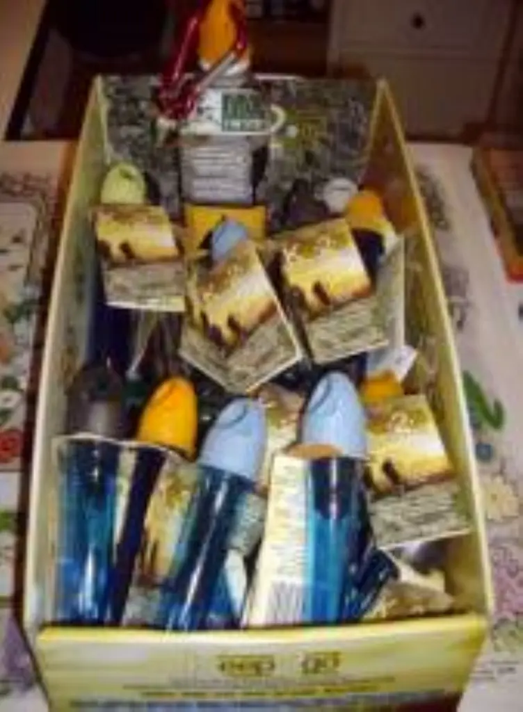 23752 keep2go-tube-geo-cache-assorted-sizes-colours-11.webp